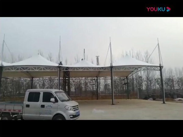 膜結(jié)構(gòu)車棚安裝完畢